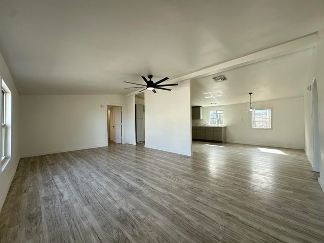 908 10th Avenue NE, Rio Rancho, NM 87144