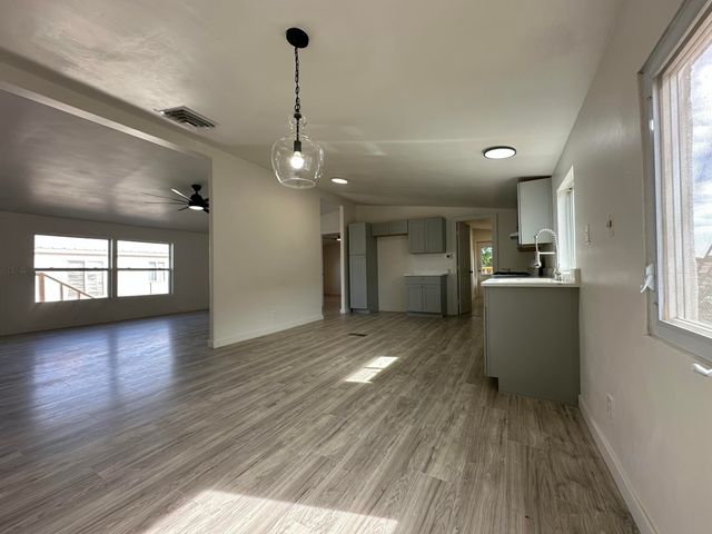 908 10th Avenue NE, Rio Rancho, NM 87144