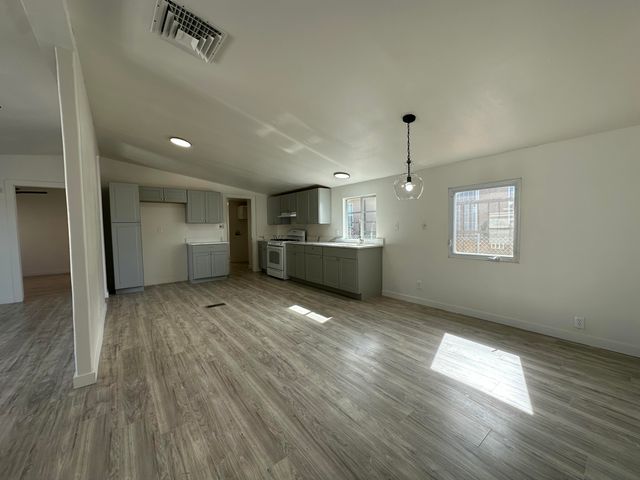 908 10th Avenue NE, Rio Rancho, NM 87144