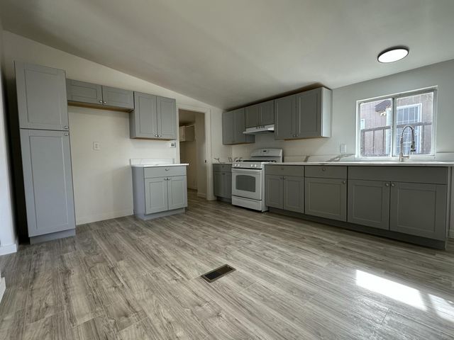 908 10th Avenue NE, Rio Rancho, NM 87144