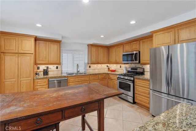 809 Rock Ridge Court, Corona, CA 92878