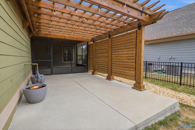 1526 NE Hammock Street NE, Huntsville, AL 35811