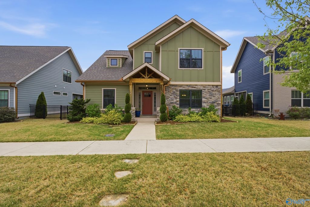 1526 NE Hammock Street NE, Huntsville, AL 35811