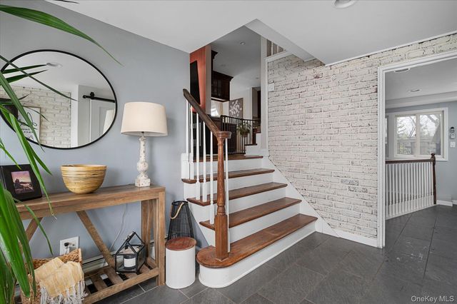 29 Fox Court, Hicksville, NY 11801