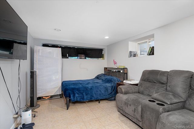 29 Fox Court, Hicksville, NY 11801