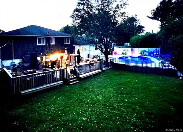 29 Fox Court, Hicksville, NY 11801