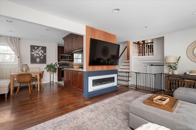 29 Fox Court, Hicksville, NY 11801