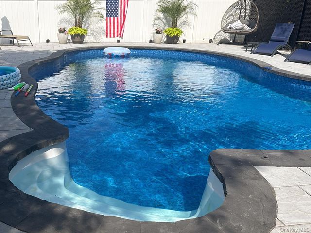 29 Fox Court, Hicksville, NY 11801