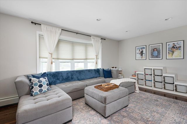 29 Fox Court, Hicksville, NY 11801