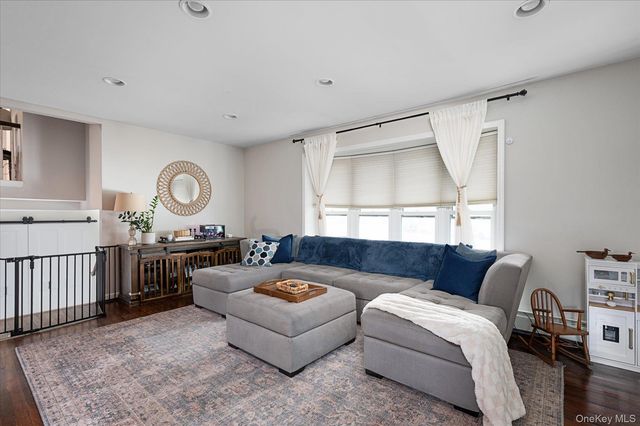 29 Fox Court, Hicksville, NY 11801