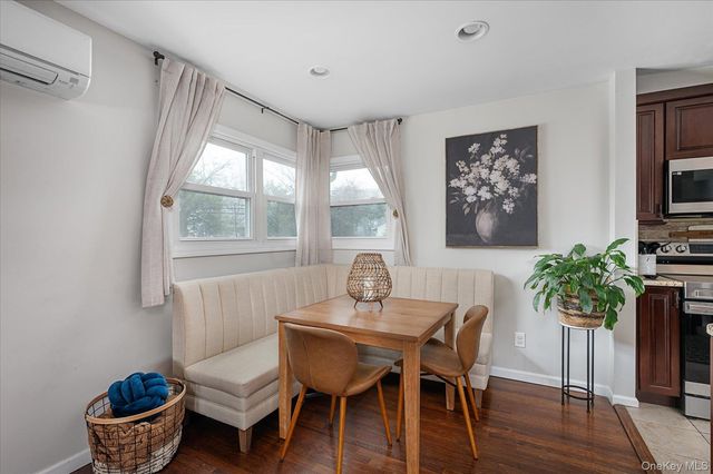 29 Fox Court, Hicksville, NY 11801