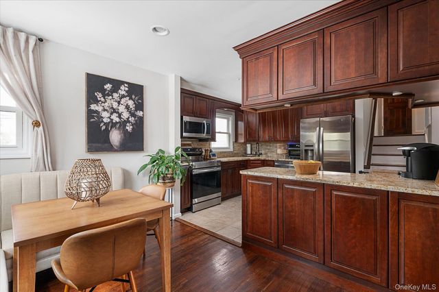 29 Fox Court, Hicksville, NY 11801