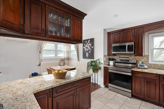 29 Fox Court, Hicksville, NY 11801