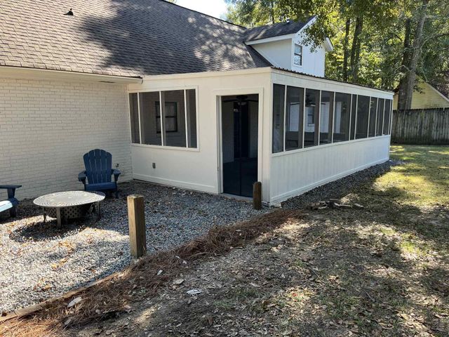 411 Whispering Pines, Hattiesburg, MS 39402