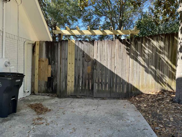 411 Whispering Pines, Hattiesburg, MS 39402