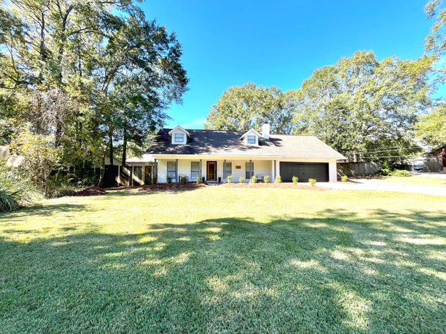 411 Whispering Pines, Hattiesburg, MS 39402