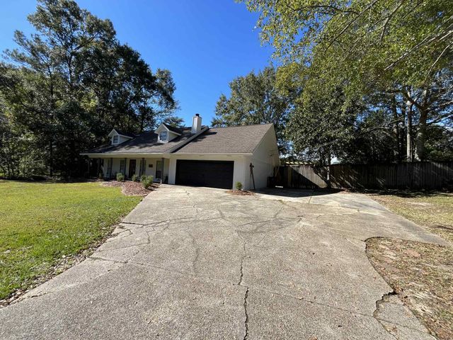 411 Whispering Pines, Hattiesburg, MS 39402