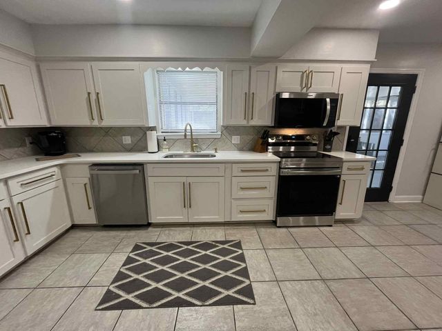 411 Whispering Pines, Hattiesburg, MS 39402