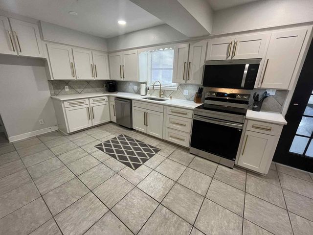 411 Whispering Pines, Hattiesburg, MS 39402