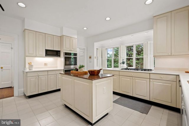 4753 RESERVOIR RD NW, Washington, DC 20007