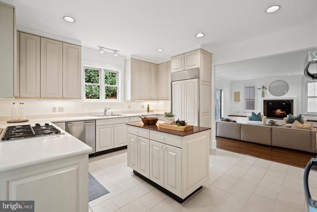 4753 RESERVOIR RD NW, Washington, DC 20007