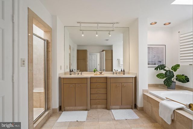 4753 RESERVOIR RD NW, Washington, DC 20007