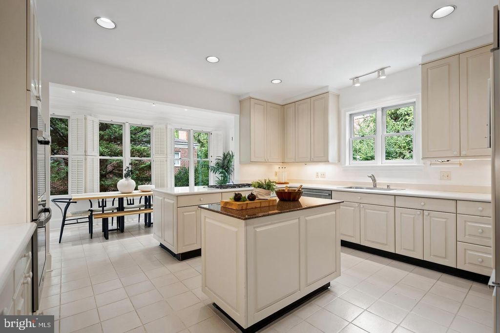 4753 RESERVOIR RD NW, Washington, DC 20007