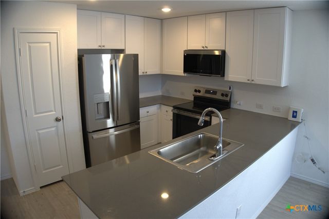 809 Riviera Court, Seguin, TX 78155