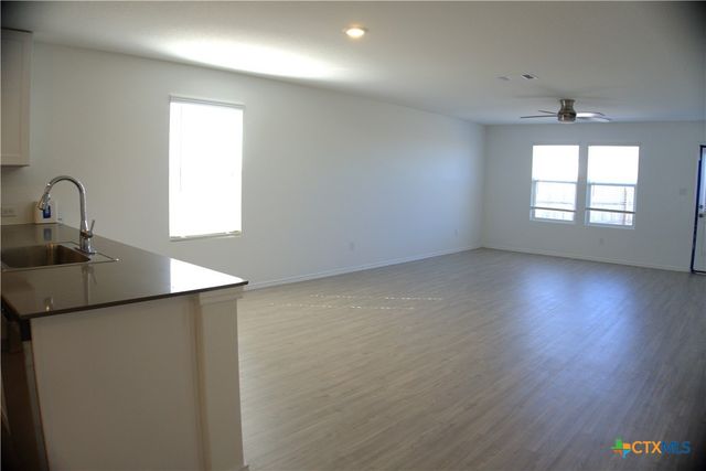 809 Riviera Court, Seguin, TX 78155