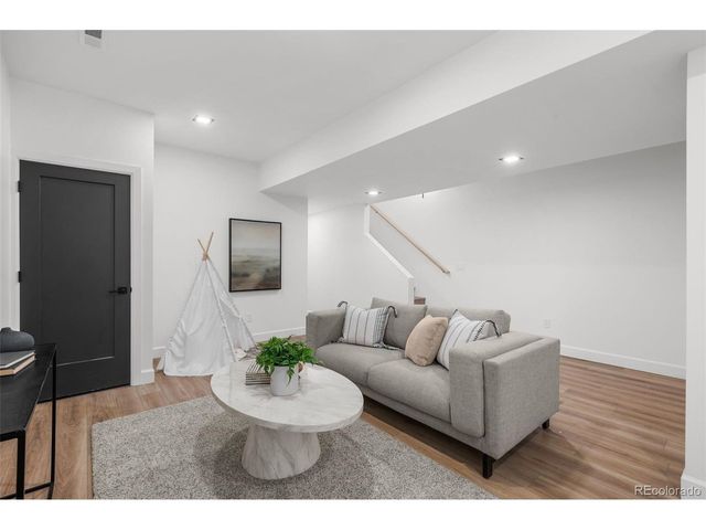 537 Josephine St, Denver, CO 80206