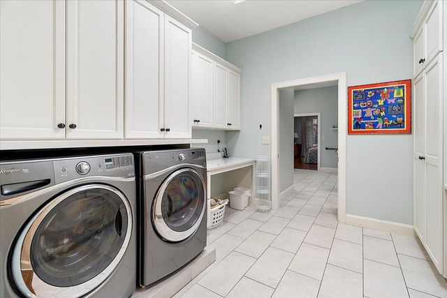 2666 Heritage Way, Stevensville, MI 49127