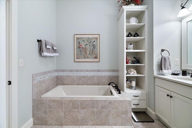 2666 Heritage Way, Stevensville, MI 49127