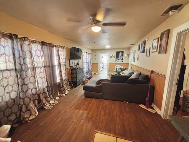 720 S 11th Street, Slaton, TX 79364