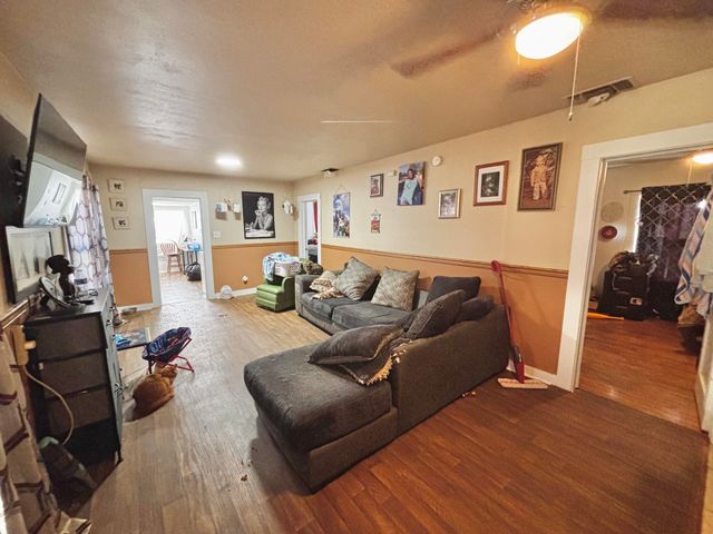 720 S 11th Street, Slaton, TX 79364