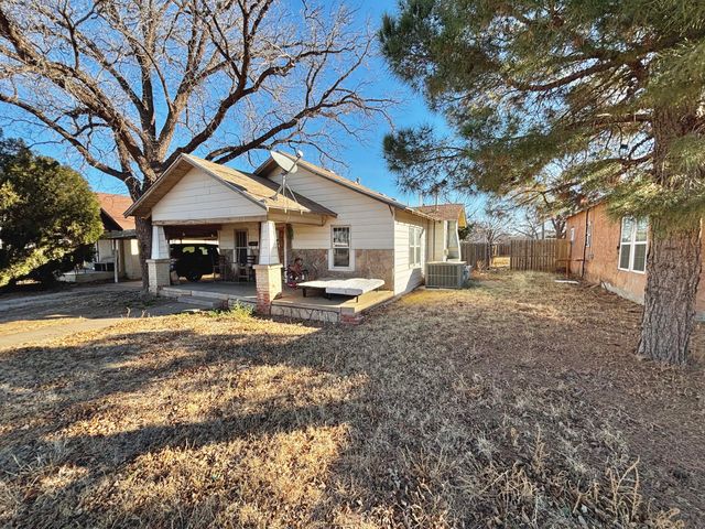 720 S 11th Street, Slaton, TX 79364