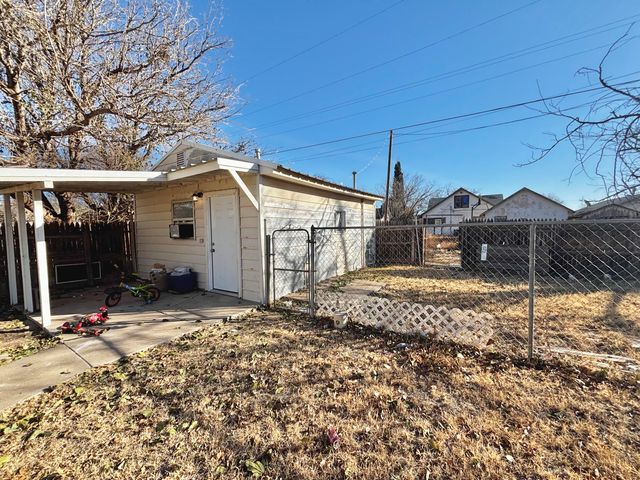 720 S 11th Street, Slaton, TX 79364