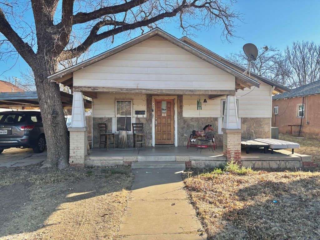 720 S 11th Street, Slaton, TX 79364