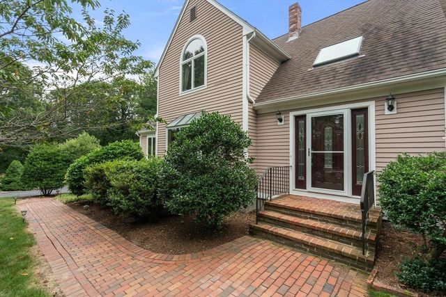 76 Ellisville Green, Plymouth, MA 02360