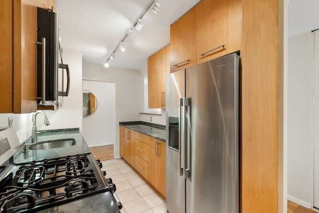 2 Hawthorne Pl 16M, Boston, MA 02114