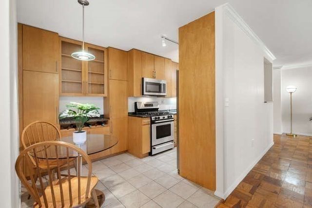 2 Hawthorne Pl 16M, Boston, MA 02114