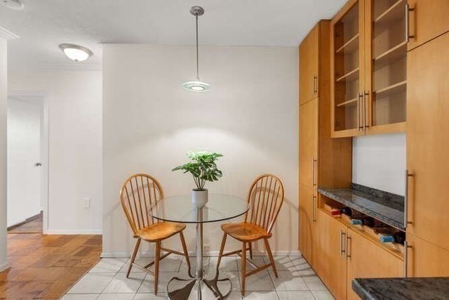 2 Hawthorne Pl 16M, Boston, MA 02114