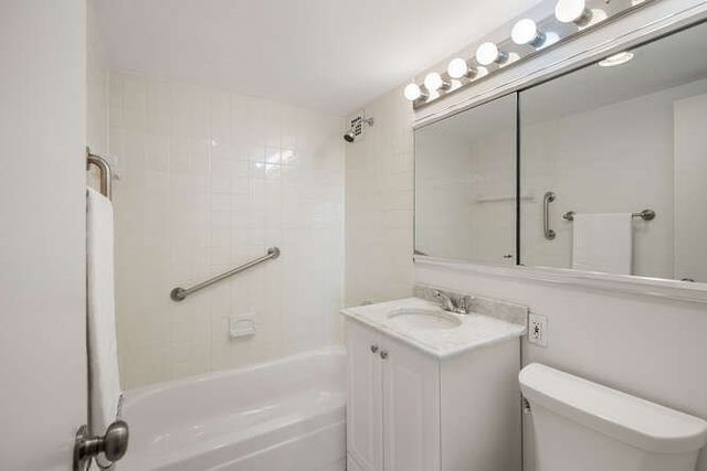 2 Hawthorne Pl 16M, Boston, MA 02114