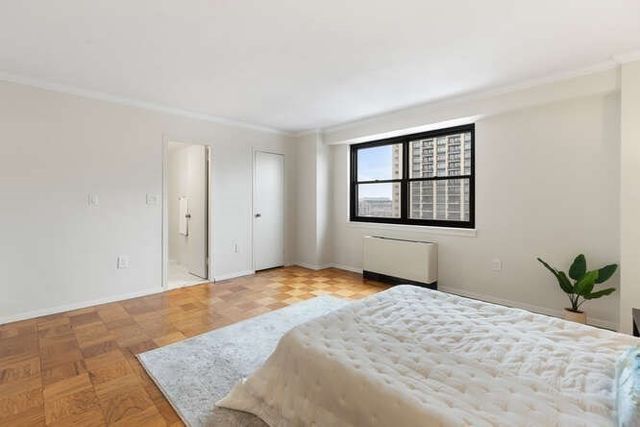 2 Hawthorne Pl 16M, Boston, MA 02114