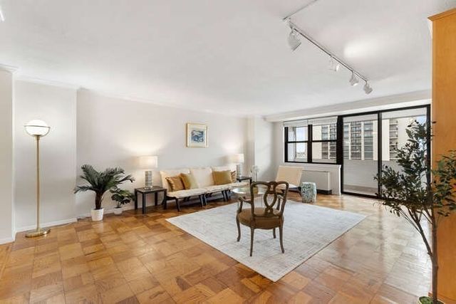 2 Hawthorne Pl 16M, Boston, MA 02114