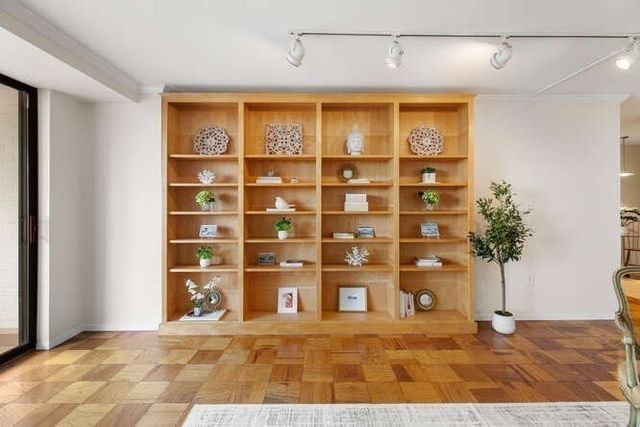 2 Hawthorne Pl 16M, Boston, MA 02114