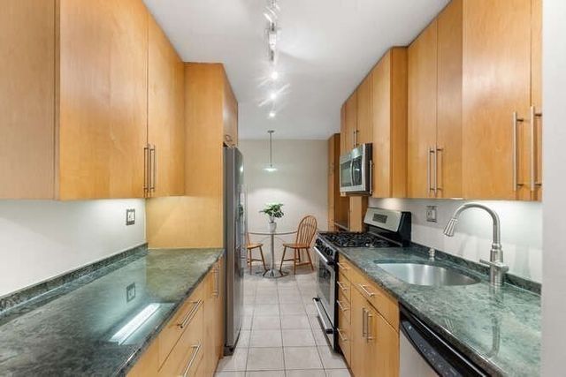 2 Hawthorne Pl 16M, Boston, MA 02114