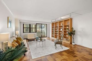 2 Hawthorne Pl 16M, Boston, MA 02114