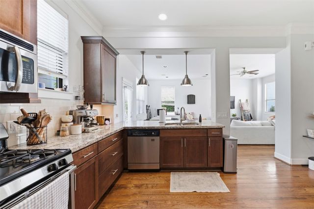 214 W 28th Street, Houston, TX 77008