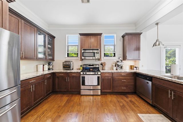 214 W 28th Street, Houston, TX 77008