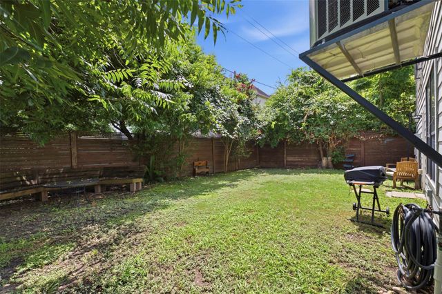 214 W 28th Street, Houston, TX 77008